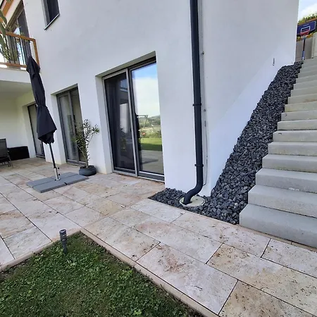 Sonniges In Mit Eigenem Garten Und Weitblick Apartament